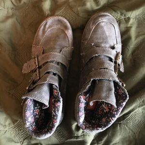 Army green rocket dog sneakers with buckles, boots